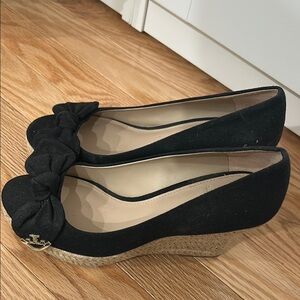 Tory Burch Black Wedge Shoes with Elegant Bow